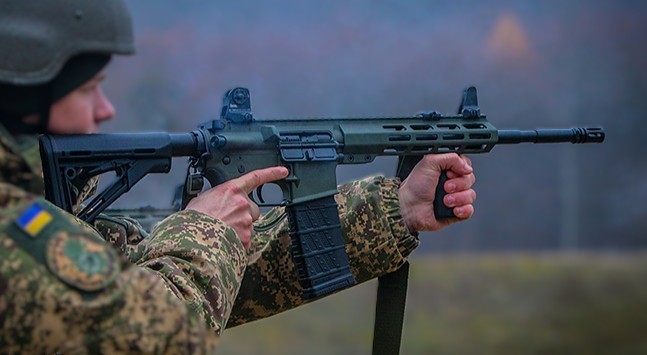 UAR-15 з цівкою m-lok